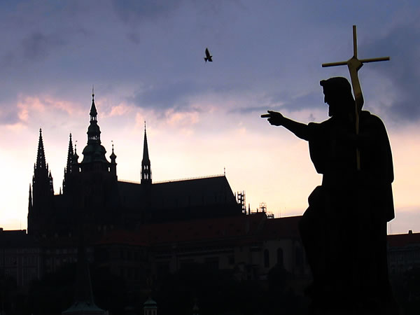 charles bridge sunset