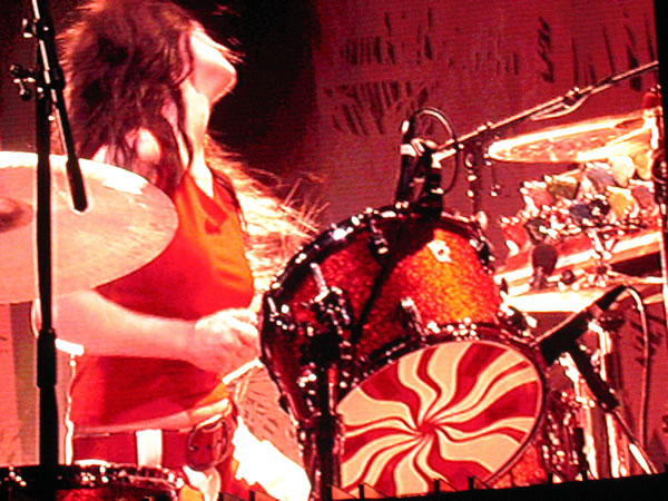 meg white white stripes